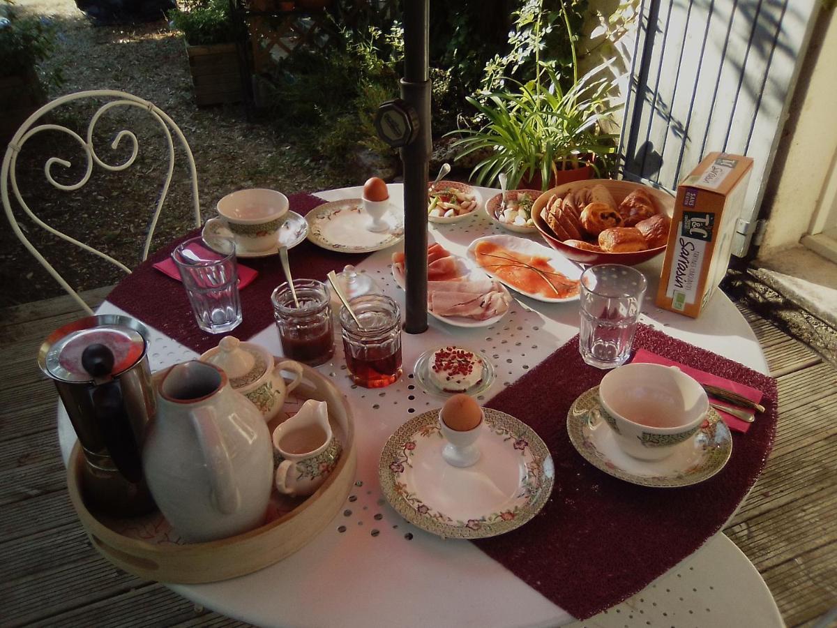 Le Domaine De Belle Bed & Breakfast ลีล-ซูร์-ลา-ซอร์ก ภายนอก รูปภาพ